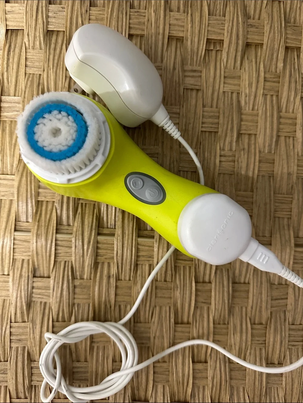 Clarisonic Facial Cleansing Brush with Charger and Brush Head